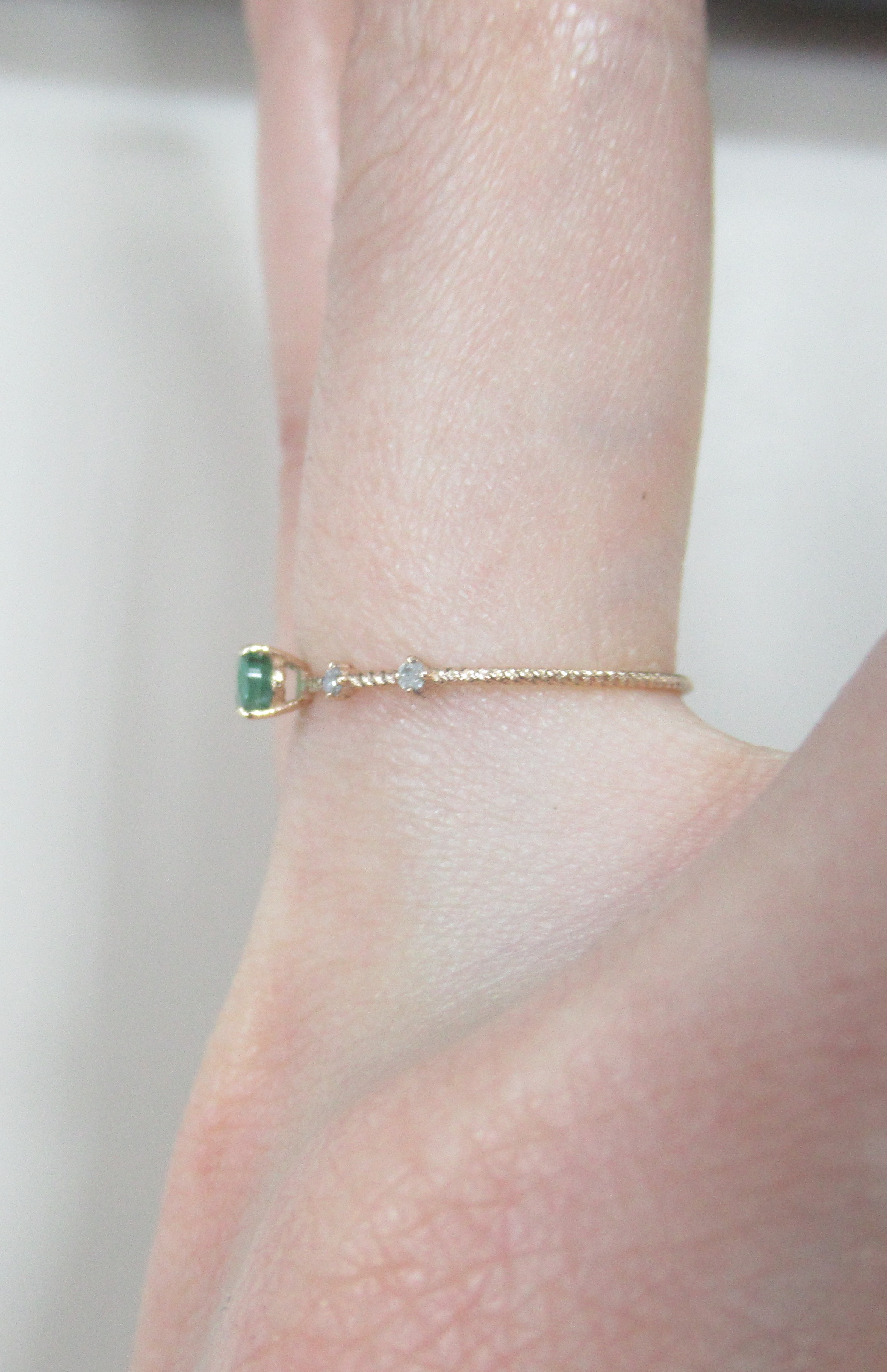 Кольцо из золота с изумрудом